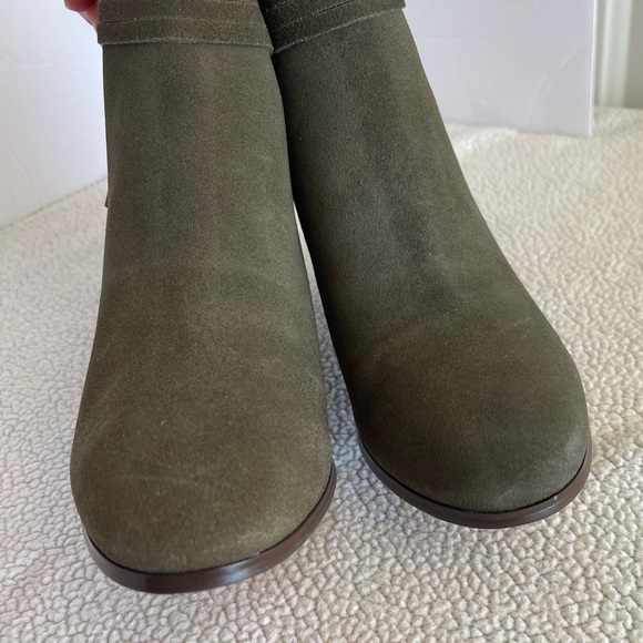 Violet and Red NWOB Jenna suede olive green leather bootie - Picture 9 of 10